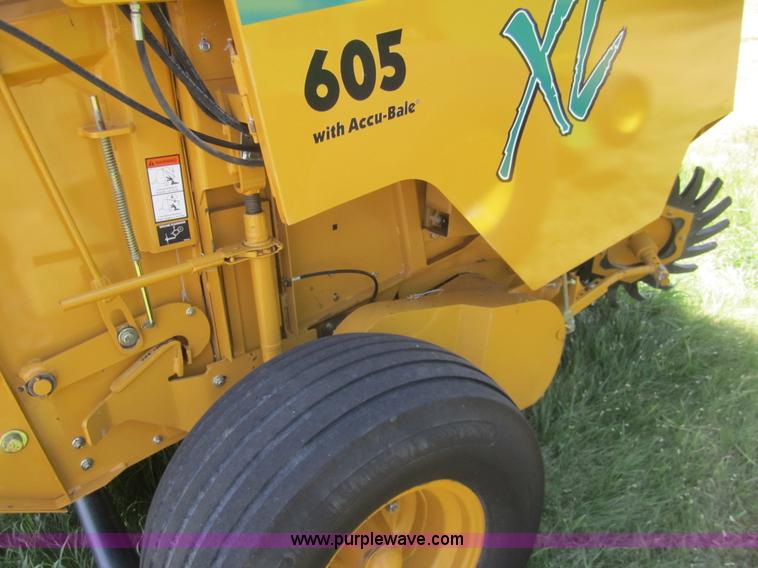 image for item A3770 2001 Vermeer 605XL round baler