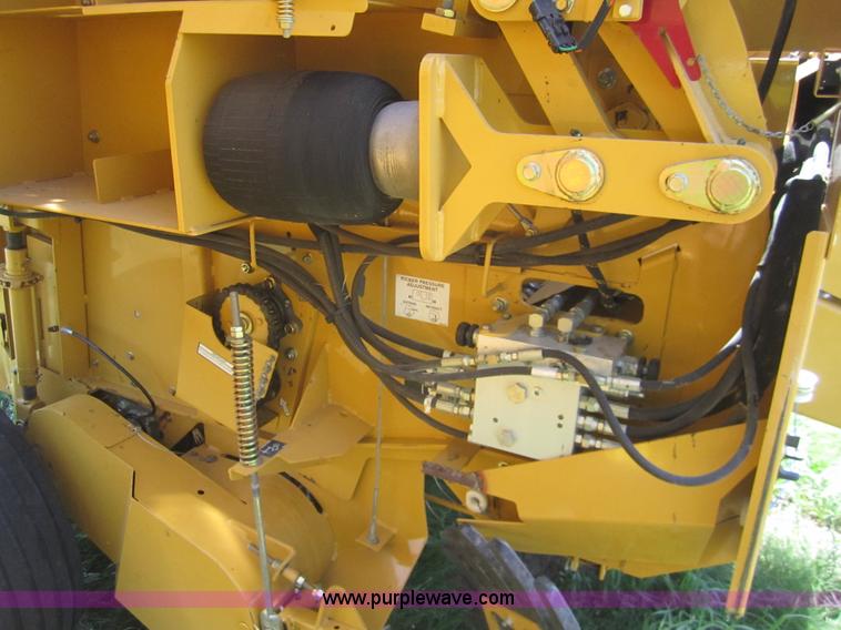 image for item A3770 2001 Vermeer 605XL round baler
