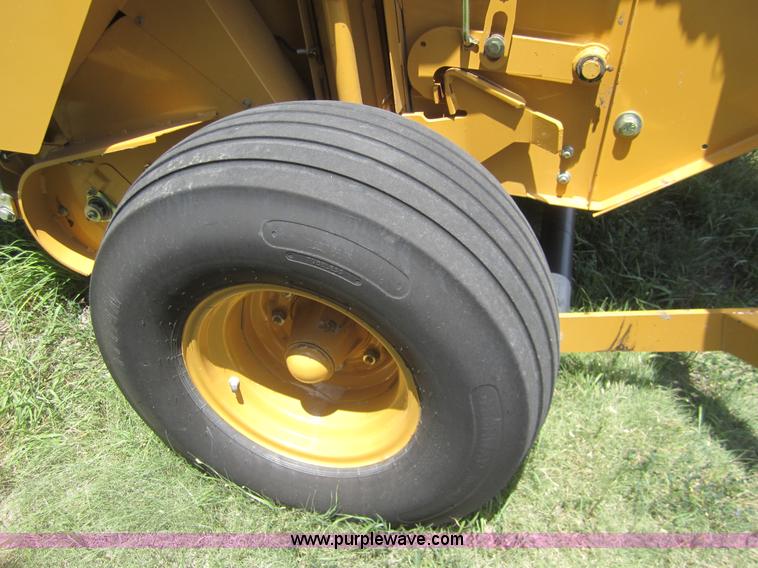image for item A3770 2001 Vermeer 605XL round baler