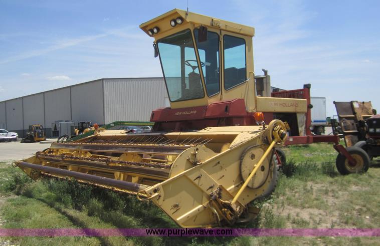image for item A3772 1989 New Holland 1118 swather