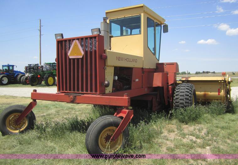 image for item A3772 1989 New Holland 1118 swather
