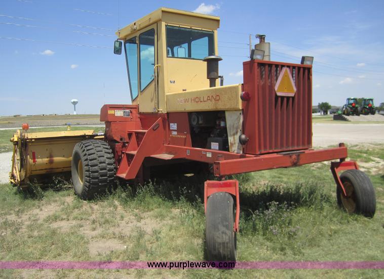 image for item A3772 1989 New Holland 1118 swather