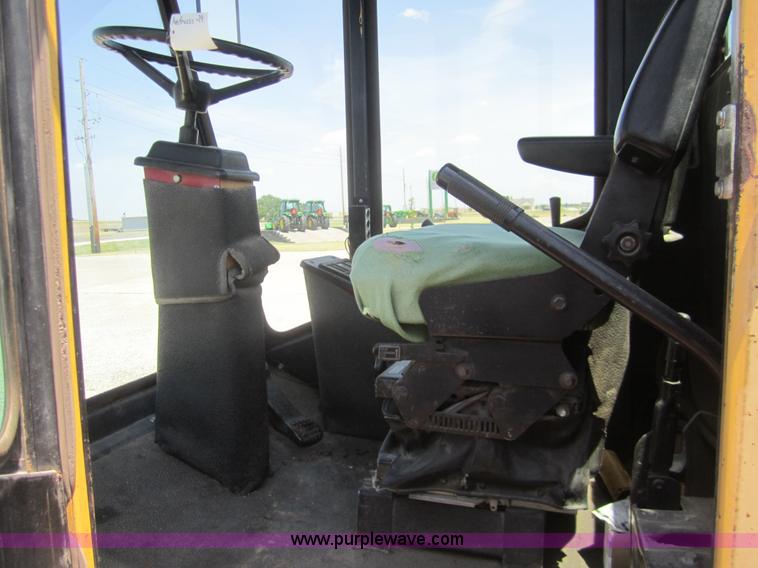 image for item A3772 1989 New Holland 1118 swather