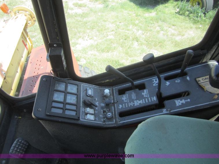 image for item A3772 1989 New Holland 1118 swather