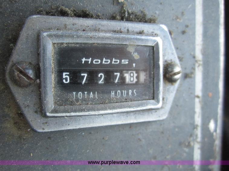 image for item A3772 1989 New Holland 1118 swather