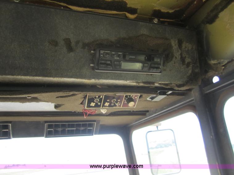 image for item A3772 1989 New Holland 1118 swather