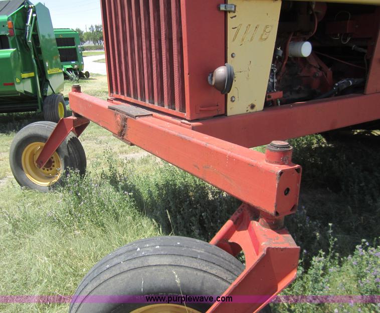 image for item A3772 1989 New Holland 1118 swather