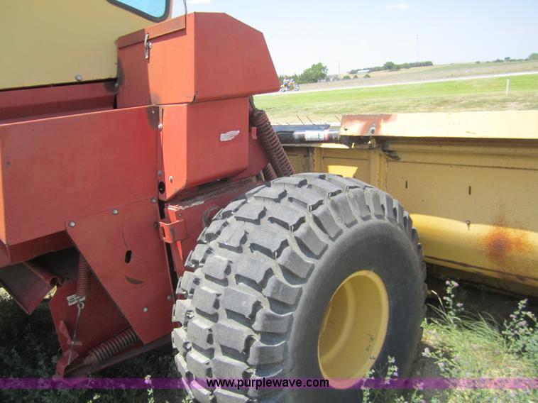 image for item A3772 1989 New Holland 1118 swather