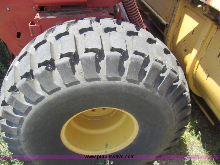 image for item A3772 1989 New Holland 1118 swather