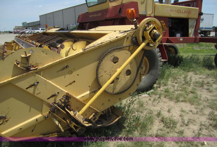 image for item A3772 1989 New Holland 1118 swather