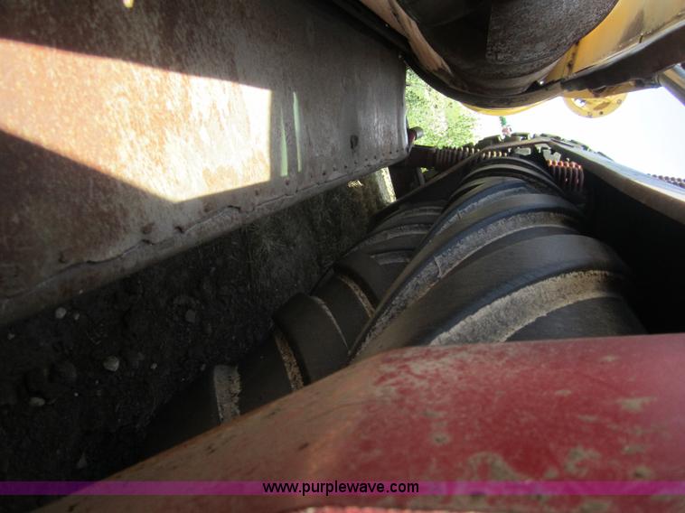 image for item A3772 1989 New Holland 1118 swather