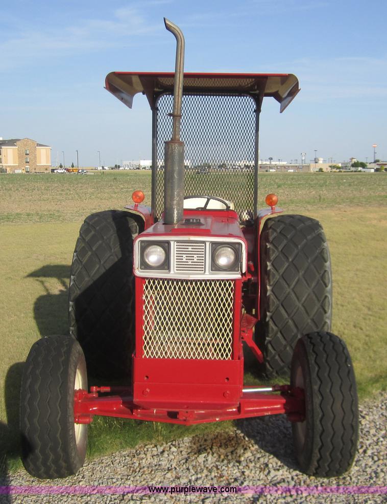 image for item A3773 1984 International 884 tractor