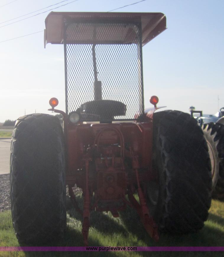 image for item A3773 1984 International 884 tractor