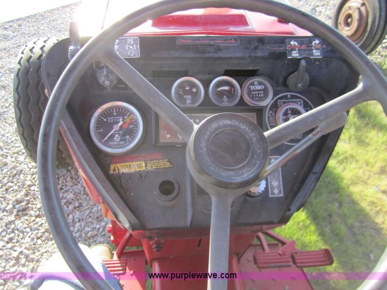 image for item A3773 1984 International 884 tractor