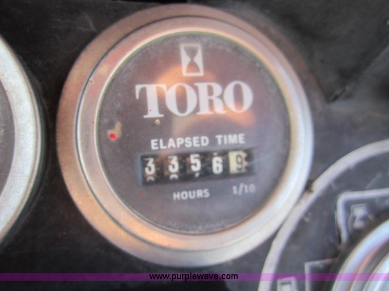 image for item A3773 1984 International 884 tractor