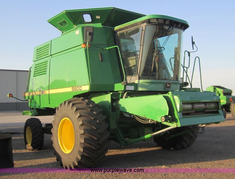 image for item A3781 1995 John Deere 9600 combine