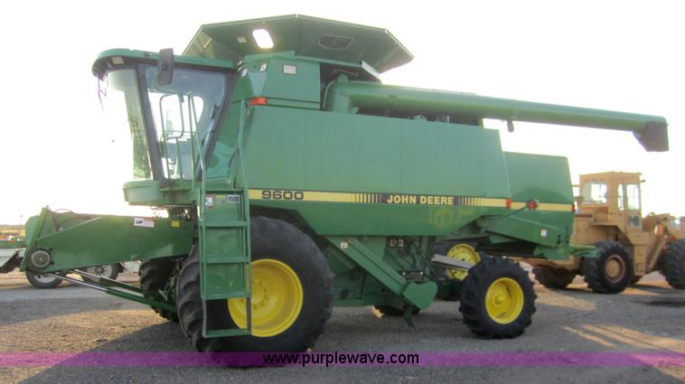 image for item A3781 1995 John Deere 9600 combine