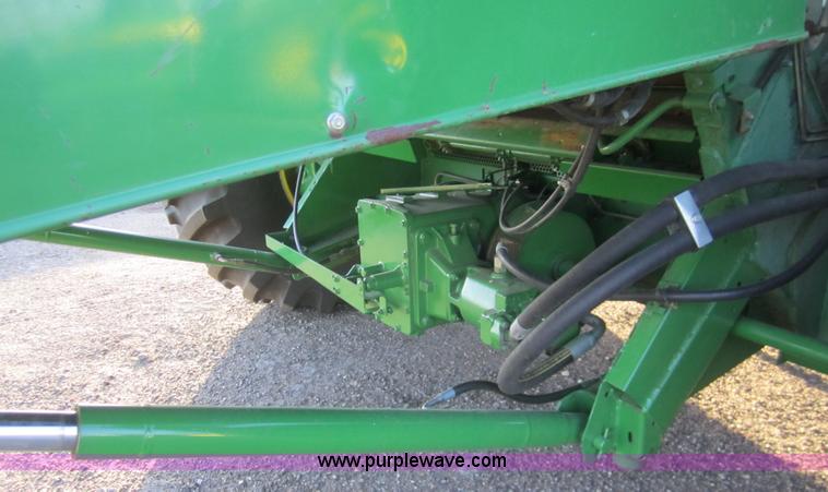 image for item A3781 1995 John Deere 9600 combine