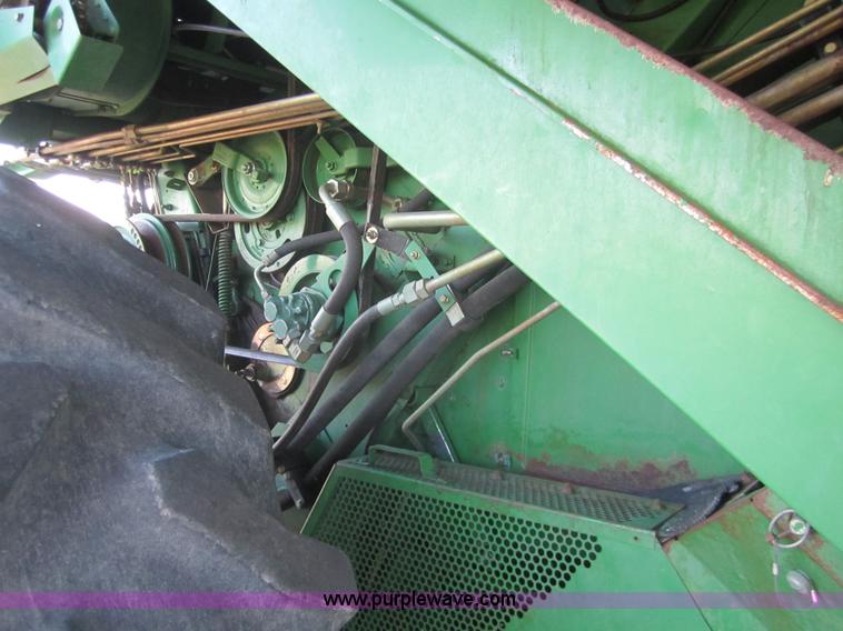 image for item A3781 1995 John Deere 9600 combine