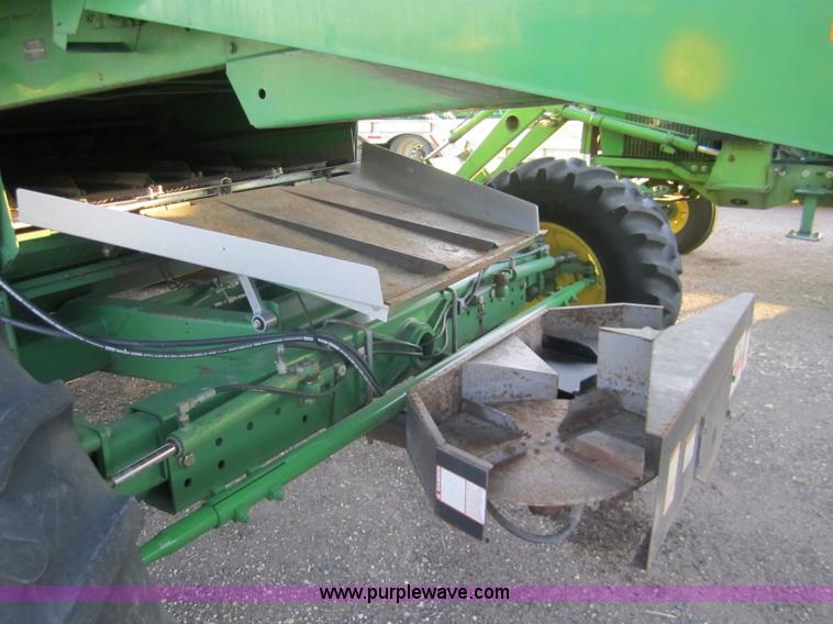 image for item A3781 1995 John Deere 9600 combine