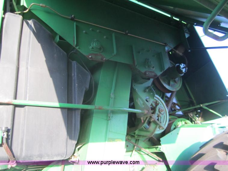 image for item A3781 1995 John Deere 9600 combine
