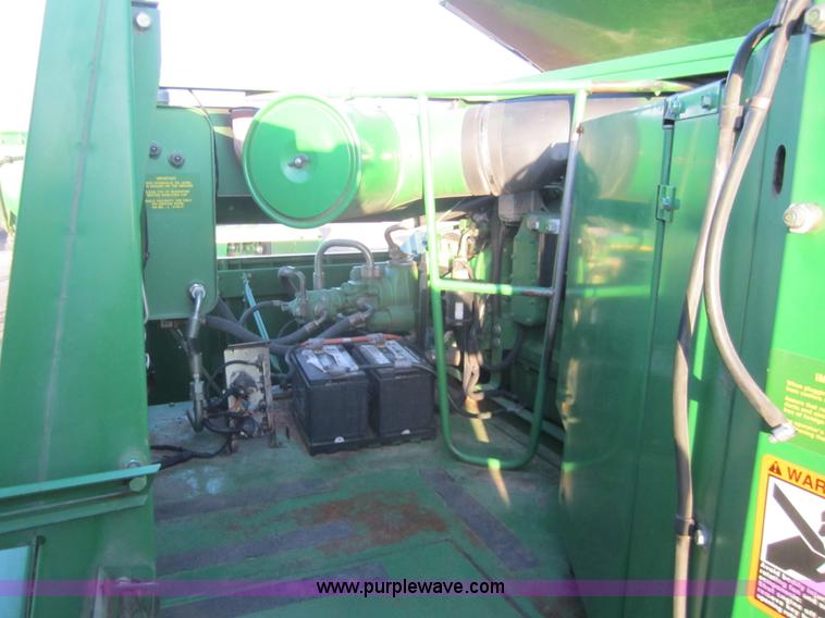 image for item A3781 1995 John Deere 9600 combine
