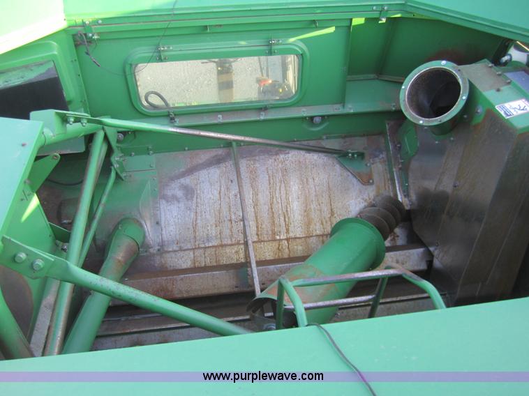 image for item A3781 1995 John Deere 9600 combine