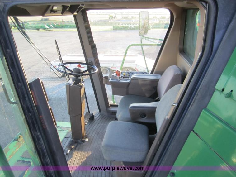 image for item A3781 1995 John Deere 9600 combine