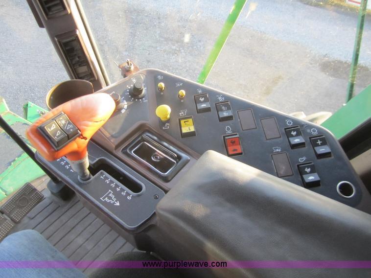 image for item A3781 1995 John Deere 9600 combine