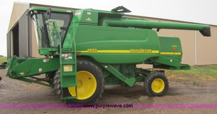 image for item A3782 2003 John Deere 9650 Walker combine
