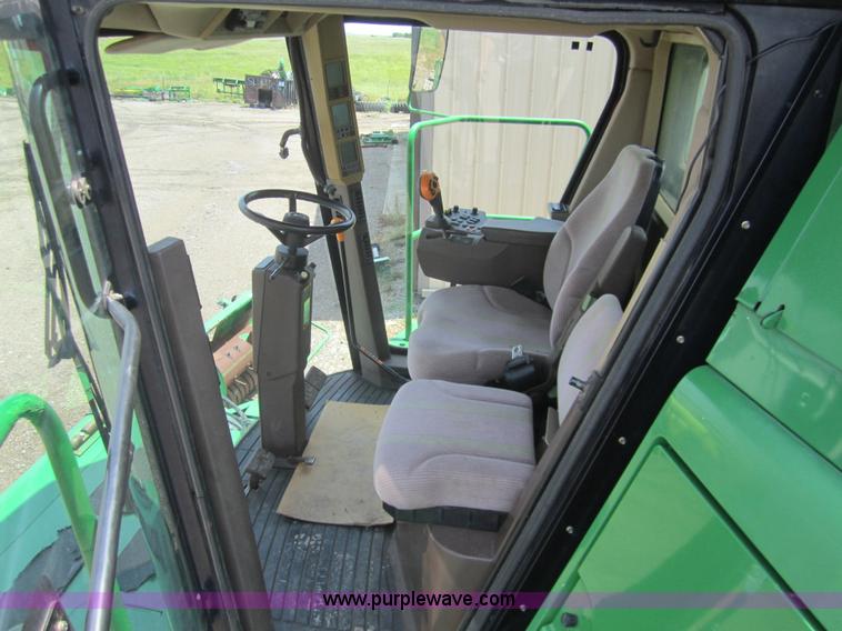image for item A3782 2003 John Deere 9650 Walker combine