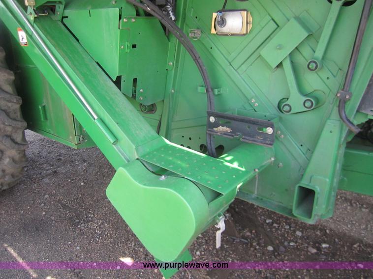 image for item A3782 2003 John Deere 9650 Walker combine