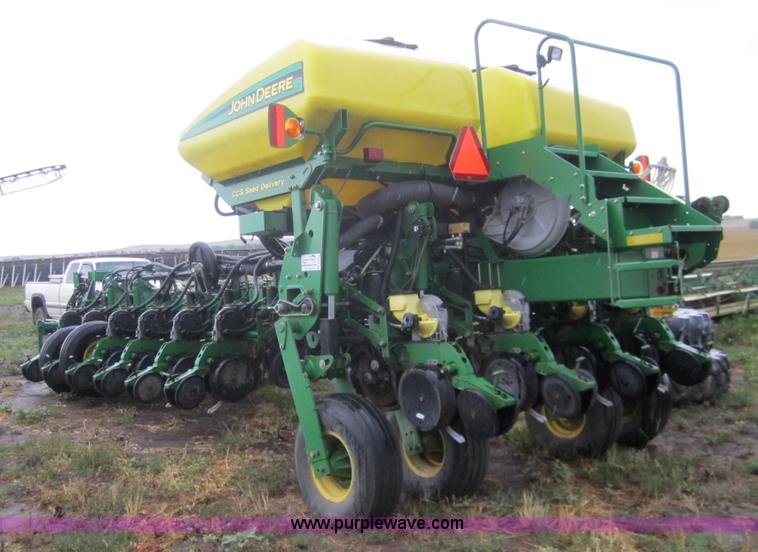 image for item A3783 2006 John Deere 1770NT CCS 16 row planter