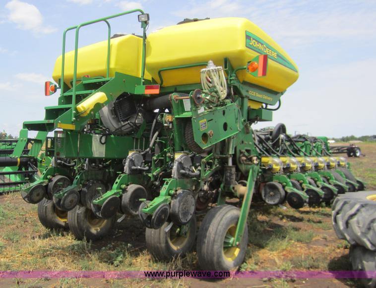 image for item A3783 2006 John Deere 1770NT CCS 16 row planter