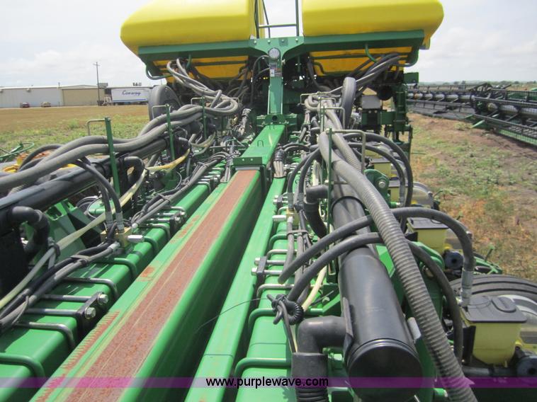 image for item A3783 2006 John Deere 1770NT CCS 16 row planter