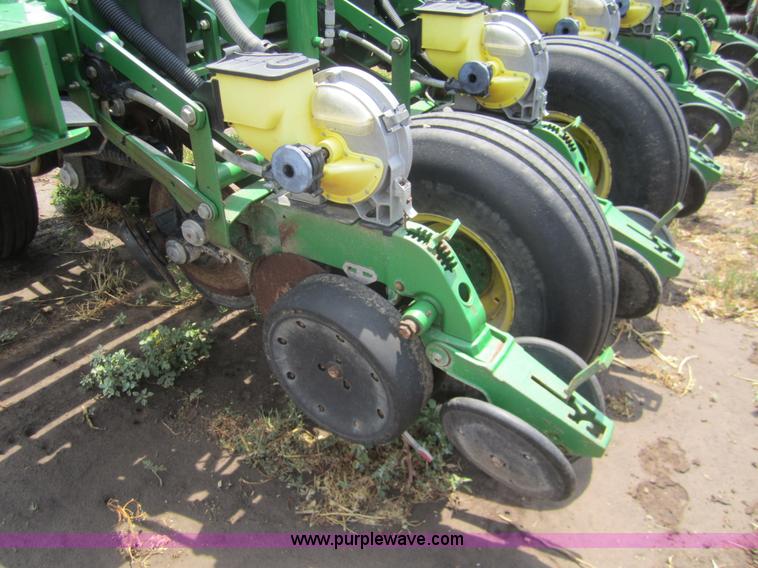 image for item A3783 2006 John Deere 1770NT CCS 16 row planter