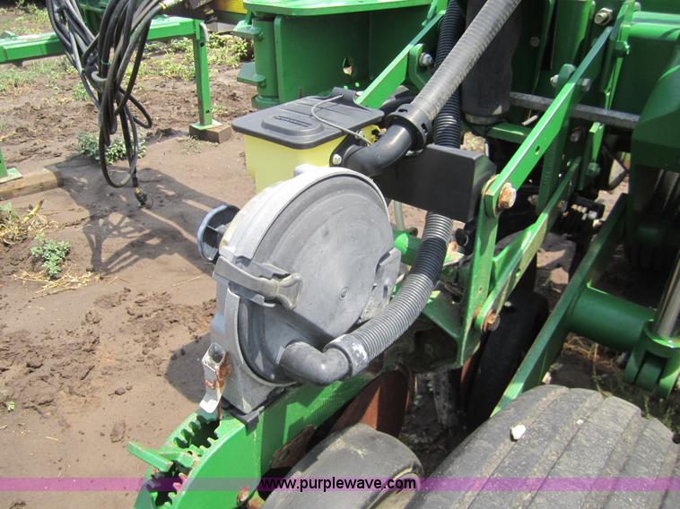 image for item A3783 2006 John Deere 1770NT CCS 16 row planter