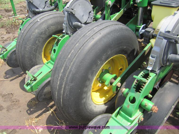 image for item A3783 2006 John Deere 1770NT CCS 16 row planter