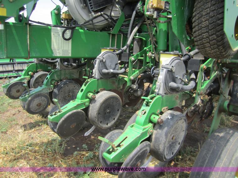image for item A3783 2006 John Deere 1770NT CCS 16 row planter