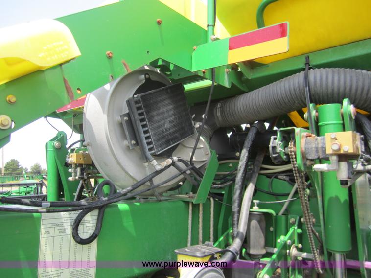 image for item A3783 2006 John Deere 1770NT CCS 16 row planter