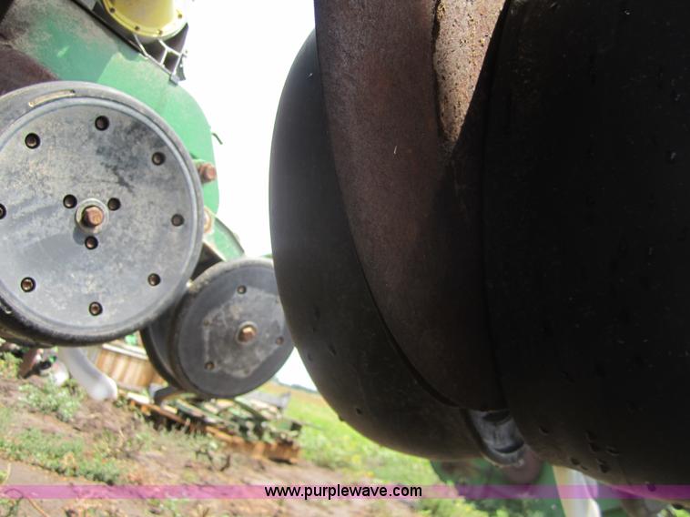 image for item A3783 2006 John Deere 1770NT CCS 16 row planter