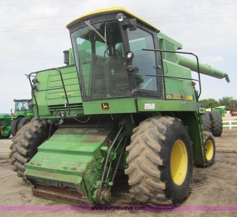 image for item A3785 1982 John Deere 8820 combine