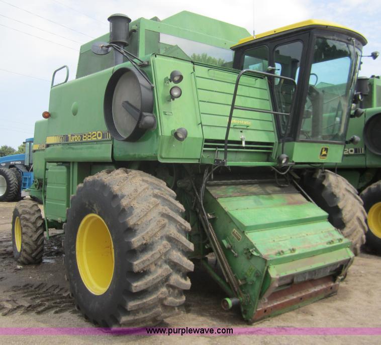 image for item A3785 1982 John Deere 8820 combine