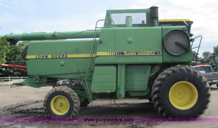 image for item A3785 1982 John Deere 8820 combine