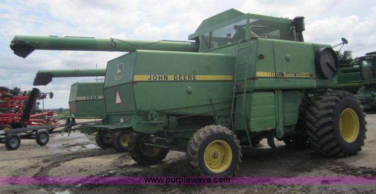 image for item A3785 1982 John Deere 8820 combine
