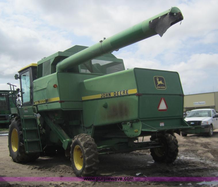 image for item A3785 1982 John Deere 8820 combine