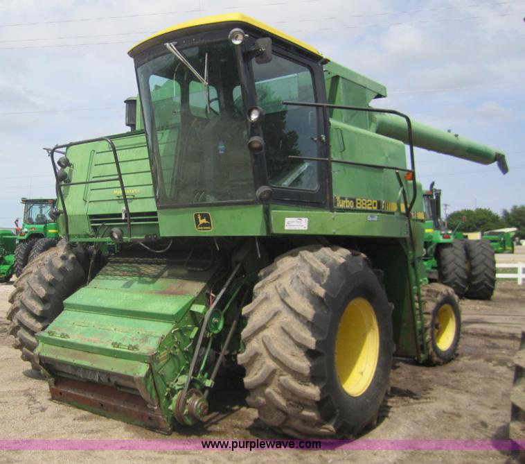 image for item A3785 1982 John Deere 8820 combine