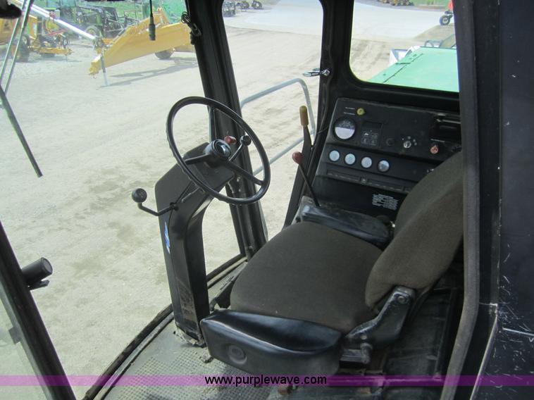 image for item A3785 1982 John Deere 8820 combine