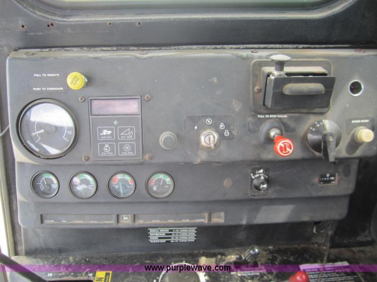 image for item A3785 1982 John Deere 8820 combine