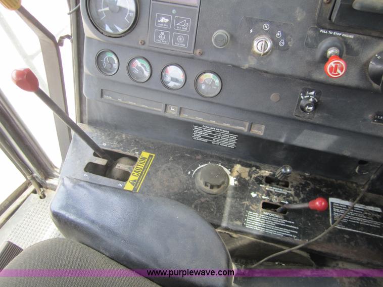 image for item A3785 1982 John Deere 8820 combine